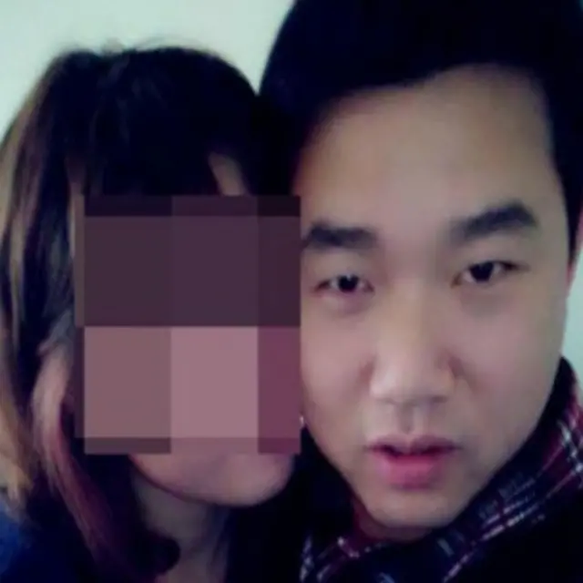 网络截图。在袁某的手机里,“项目部”、“财务部”、“省领导”、“综合部”都对应着不同的女友。