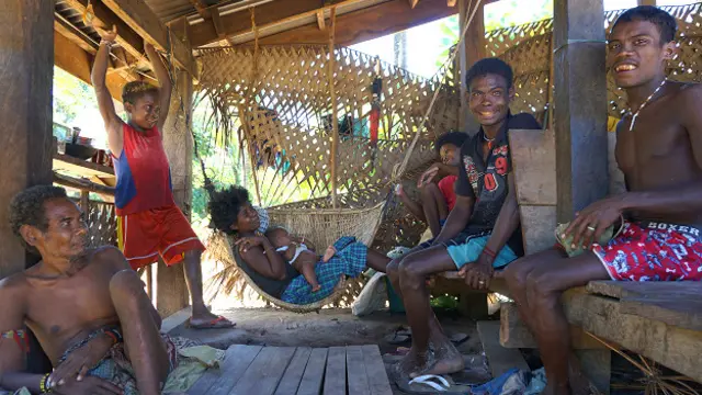 El estudio ofrece un mecanismo que explica cómo la igualdad de género hizo que los grupos se conformasen por gente no vinculada entre sí. Foto: Mark Dyble.