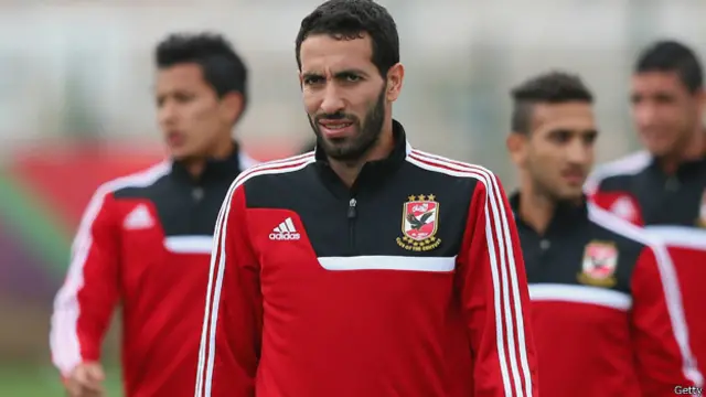 اعتزل أبو تريكة الكرة في اواخر عام 2013