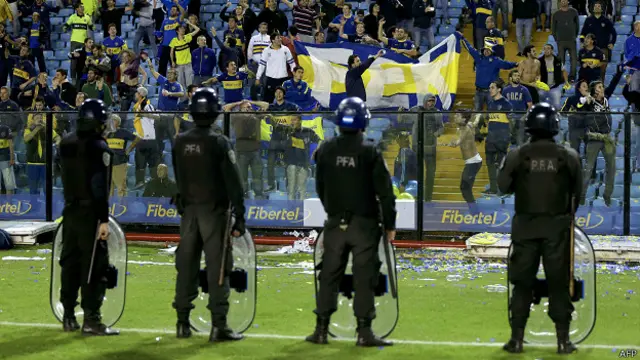 Policía en las canchas