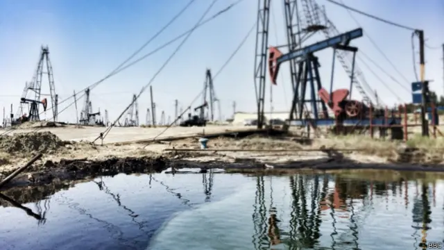 یک میدان نفتی در آذربایجان