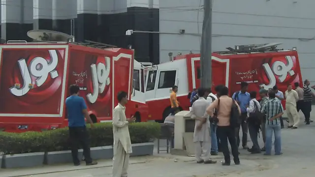 تقریبا ایک ماہ قبل ایک اور نیوز گروپ اے آر وائی نے اعلان کیا تھا کہ وہ بول ٹی وی کی باگ ڈور سنبھالے گا