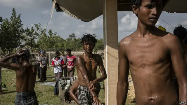 Dua dari tiga rombongan pengungsi yang mendarat di Aceh diselamatkan oleh para nelayan Aceh.