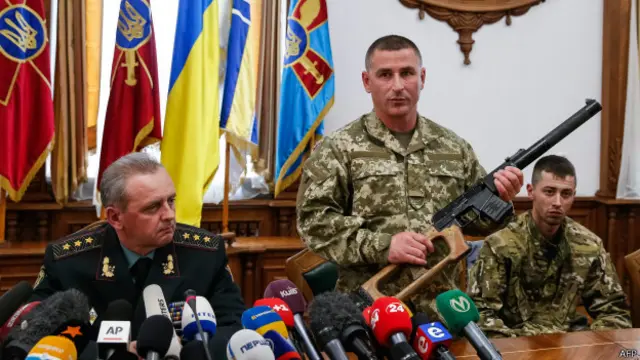 Украинский военный со снайперской винтовкой