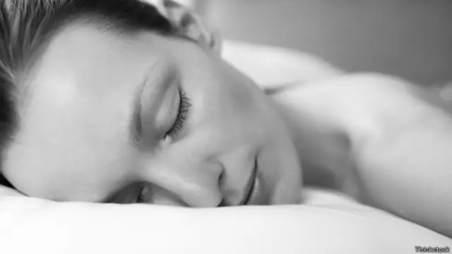 No se aconseja usar los lentes de contacto durante muchas horas seguidas.