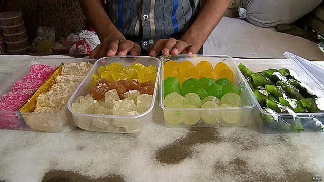 وقت کے ساتھ پیٹھے کی شکل و صورت بھی بدل گئی ہے اور اب یہ کئی رنگوں اور ذائقوں میں ملتا ہے۔