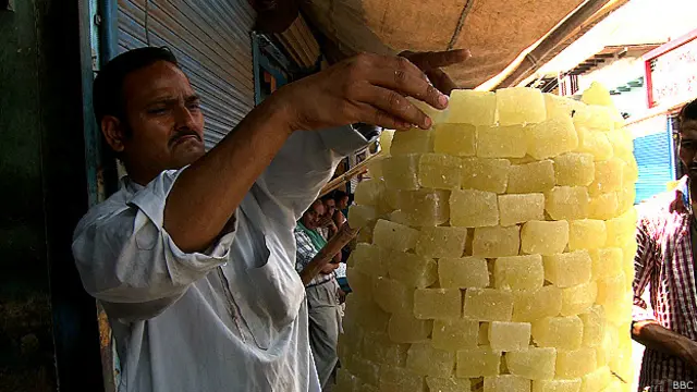 مقامی انتظامیہ نے کوئلے کی بھٹیوں پر پابندی عائد کر دی ہے۔ گیس سے پیٹھا بنانے پر دوگنی لاگت آتی ہے بہت سے کارخانے بند ہو چکے ہیں۔