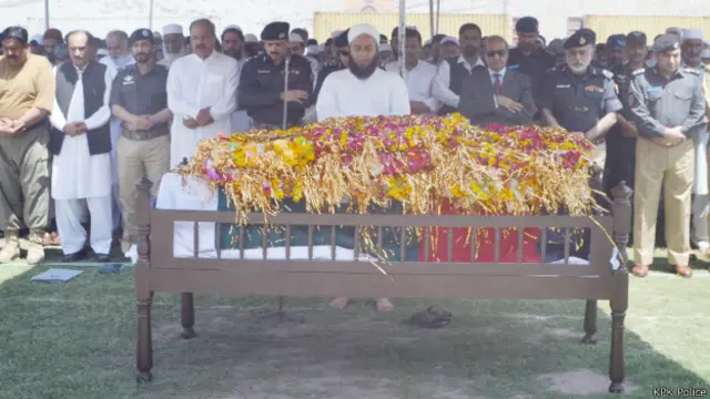 بدھ کو پولیس لائن پشاور میں بہادر خان کی نماز جنازہ ادا کی گئی