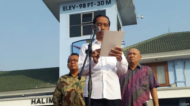Presiden Jokowi mengumumkan penetapan Pansel KPK di Lanud Halim Perdana Kusumah