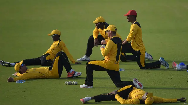 زمبابوے کی ٹیم لاہور ہی میں سری لنکن ٹیم پر حملے کے بعد پاکستان کا دورہ کرنے والی پہلے غیر ملکی ٹیم ہے۔