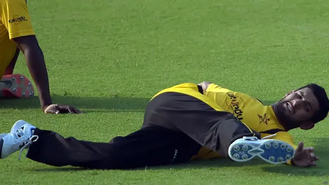 زمبابوے کی ٹیم میں ایک پاکستانی نژاد کھلاڑی بھی شامل ہیں جو اپنے آبائی ملک کے خلاف میچ کھیلنے لاہور آئے ہیں۔