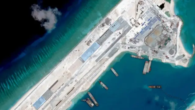 چین کے مصنوعی طور پر تیار کیے جانے والے جزائر پر رن وے بھی ہیں
