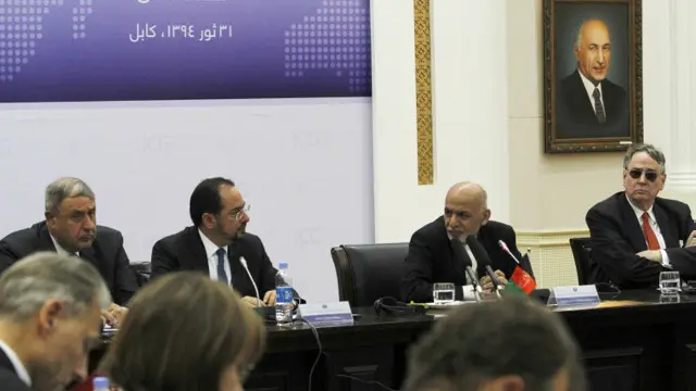 د افغانستان ولسمشر وویل، هېواد یې له پاکستان او وسله والو مخالفانو سره د دوه اړخیزې سولې په لټه کې دی.