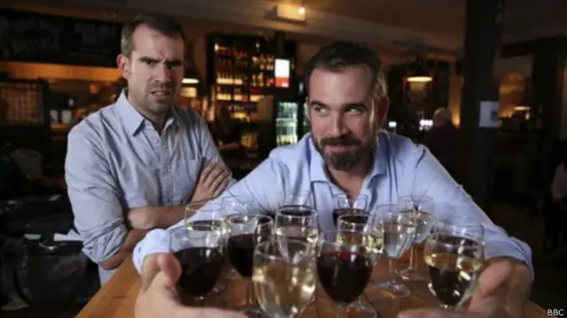 Os gêmeos foram monitorados durante todo o experimento, com exames médicos detalhados