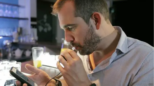 Antesgalera ponto betcomeçar o teste, Alexander disse que estava empolgado, porque,galera ponto betúltima instância, estava sendo pago para ficar bêbado. "Mas foi horrível"