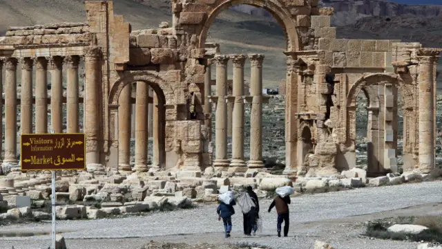 Habitantes de Palmira huyen de la ciudad