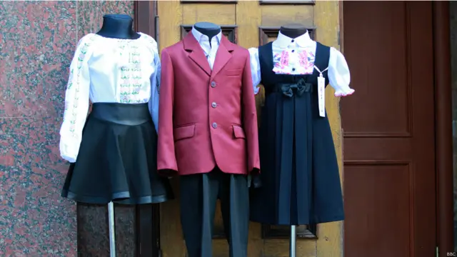 Киевляне в вышиванках - фото