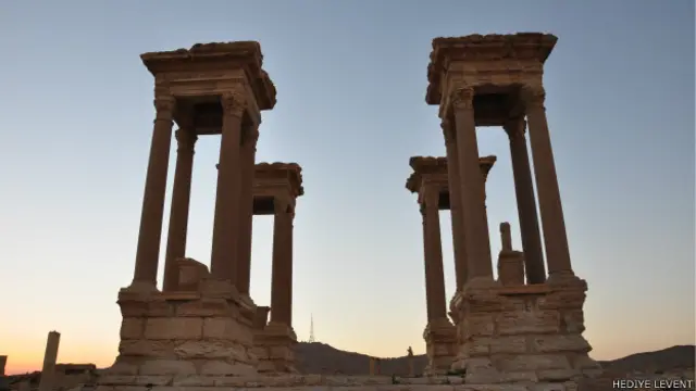 Palmyra antik kenti Suriye'nin doğusunda, askeri açıdan stratejik bir güzergahın üzerinde kalıyor.