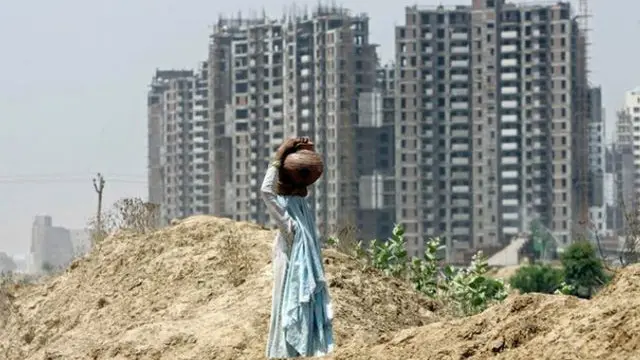 حیرت انگیز طور پر اس کے باوجود بھی معاشی حالات میں بہتری نہیں آ رہی