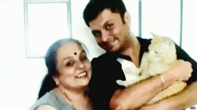 Padma Iyer y su hijo