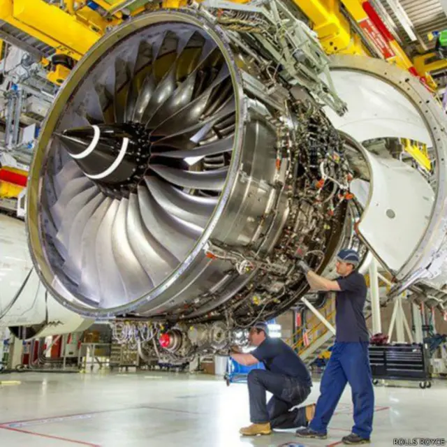 Rolls-Royce mezcló níquel con un poco de cromo y encontró la receta perfecta para las turbinas de los aviones.
