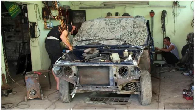 Roman Grudinin đã phục chế chiếc Lada 1982 hồi mới chỉ 17 tuổi và vẫn còn sống tại Ukraine (Hình do Roman Grudinin cung cấp) 