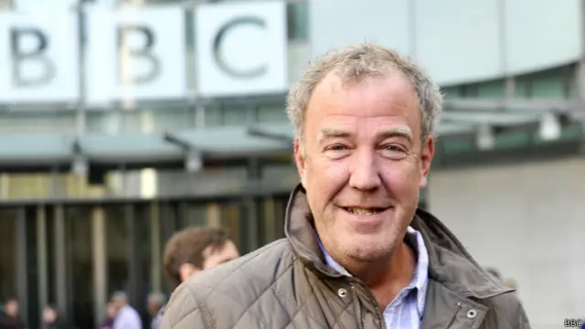 Jeremy Clarkson diberhentikan BBC dari acara Top Gear menyusul insiden 'pertengkaran' pada Maret lalu.