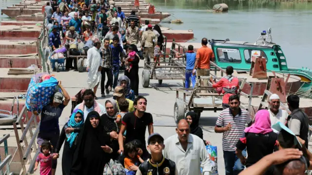 عراقی حکام نے اس اہم پل کو بند کر دیا ہے جس کے ذریعے لوگ رمادي شہر سے نقل مکانی کرکے دارالحکومت بغداد میں داخل ہو رہے ہیں