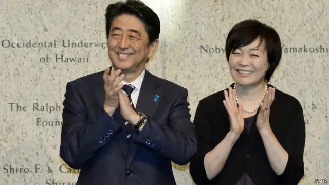 日本首相安倍与夫人（资料照片）