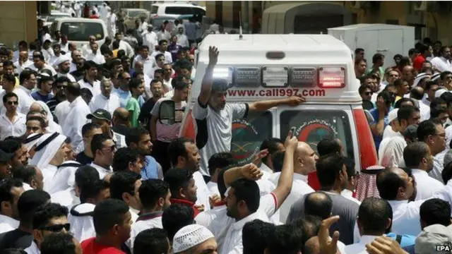 ہسپتال نے زخمیوں کی بڑی تعداد کی وجہ سے شہریوں سے خون دینے کی درخواست کی ہے 