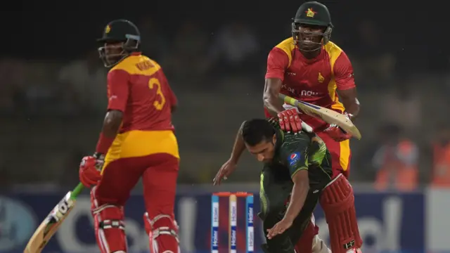 پاکستانی سرزمین پر چھ برس کے وقفے کے بعد پہلے انٹرنیشنل کرکٹ میچ میں زمبابوے نے مقررہ 20 اوورز میں چھ وکٹوں کے نقصان پر 172 رنز بنائے۔