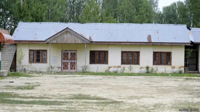कश्मीर घाटी में मौजूद स्कूल