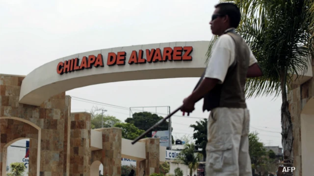 Civiles armados vigilan el acceso de Chilapa, Guerrero. Foto: AFP/Getty
