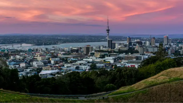 Cercada por mar e montanhas, Auckland é um paraíso para os amantes dos esportes