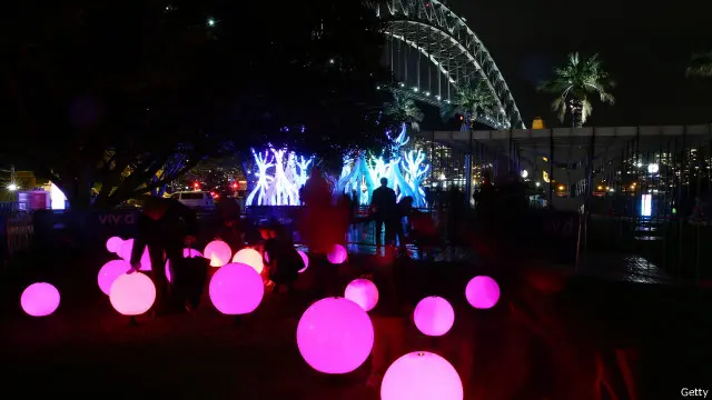 悉尼港大桥下的灯光