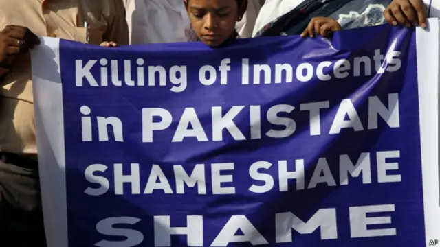 पाकिस्तान, कराची बस हमले का विरोध