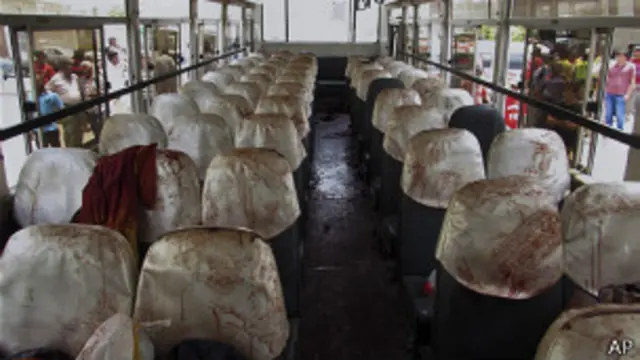 पाकिस्तान, कराची बस हमले का विरोध