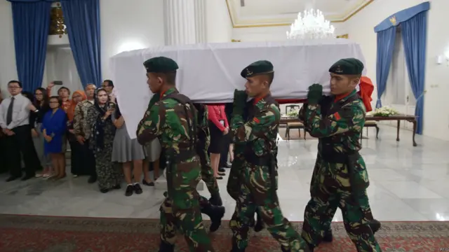 پاکستان کے شمالی علاقہ جات میں نلتر کے مقام پر ہیلی کاپٹر حادثے میں شدید زخمی ہونے والے انڈونیشیا کے سفیر برہان محمد 19 مئی کو سنگاپور کے ایک ہسپتال میں دم توڑ گئے۔ ان کی آخری رسومات انڈونیشیا کے دارالحکومت جکارتہ میں ادا کی گئیں۔ نلتر حادثے میں ان کی اہلیہ بھی ہلاک ہوگئی تھیں۔ 