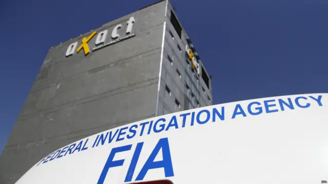  پاکستان کے وزیر داخلہ چوہدری نثار نے کہا 23 مئی کو کہا کہ ایگزیکٹ کیس میں قانونی مدد کے لیے ایک سے دو روز میں امریکی تحقیقاتی ادارے ایف بی آئی اور انٹرپول سے رابطہ کیا جائے گا۔ واضح رہے کہ گذشتہ دنوں نیویارک ٹائمز نے اپنی ایک خبر میں پاکستان میں انفارمیشن ٹیکنالوجی کی کمپنی ایگزیکٹ پر جعلی اسناد جاری کرنے کا الزام عائد کیا تھا، جس پر وفاقی وزیر داخلہ چوہدری نثار نے ایف آئی اے کو تحقیقات کا حکم جاری کیا تھا۔ نیویارک ٹائمز کے پاکستان میں بیورو چیف ڈیکلن والش نے ایگزیکٹ کمپنی پر الزام لگایا تھا کہ وہ انٹرنیٹ پر امریکہ، کینیڈا، اور مشرقِ وسطیٰ کے ممالک میں کرنے والی جعلی ڈگریاں فروخت کر کے ایگزیکٹ لاکھوں ڈالر کما رہی ہے۔ 