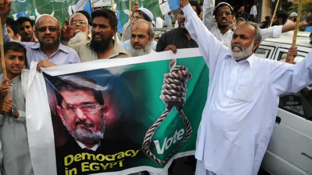 مصر کے سابق صدر محمد مرسی کو سزائے موت سنائے جانے کے بعد پاکستان کے مختلف شہروں میں جماعت اسلامی پاکستان نے اس فیصلے کے خلاف احتجاجی مظاہرے کیے۔ 