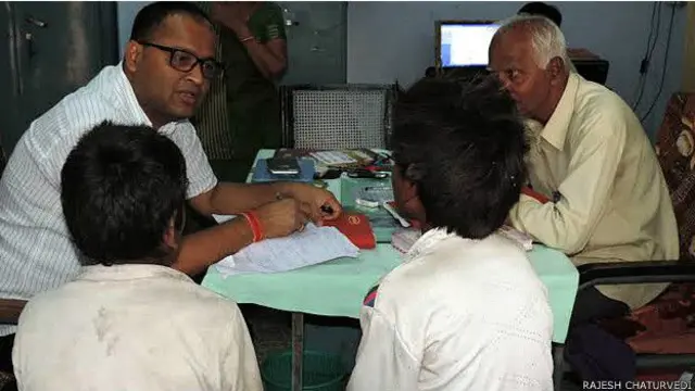 چائلڈ لائن نے پولیس کو اطلاع دی جس پر ہردا پولیس نے بھرو کے ڈیرے کی تلاشی لی تو ایک بچہ اور ملا