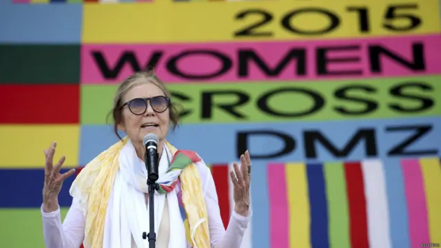 洛丽亚·斯泰纳姆在韩国坡州的欢迎仪式上发言（24/5/2015）