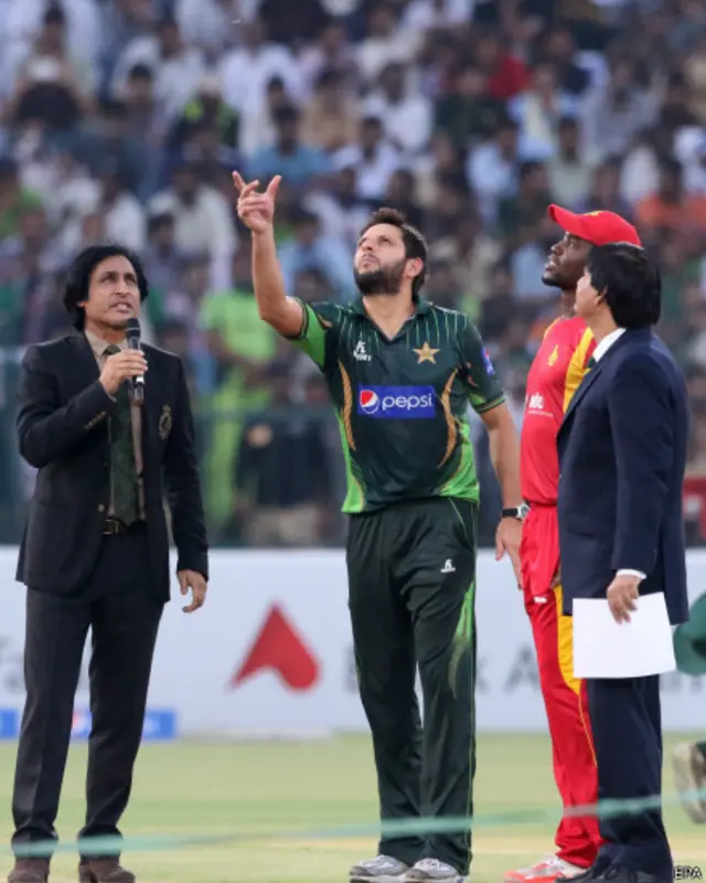 دوسرے ٹی 20 کرکٹ میچ میں زمبابوے نے ٹاس جیت کر پہلے بیٹنگ شروع کی تو اُس کے اوپنرز نے عمدہ کھیل کا مظاہرہ کیا۔