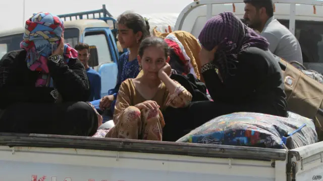 IŞİD'in Ramadi'yi ele geçirmesiyle evlerini terk eden çok sayıda kişi Irak'ın doğusuna doğru kaçtı.