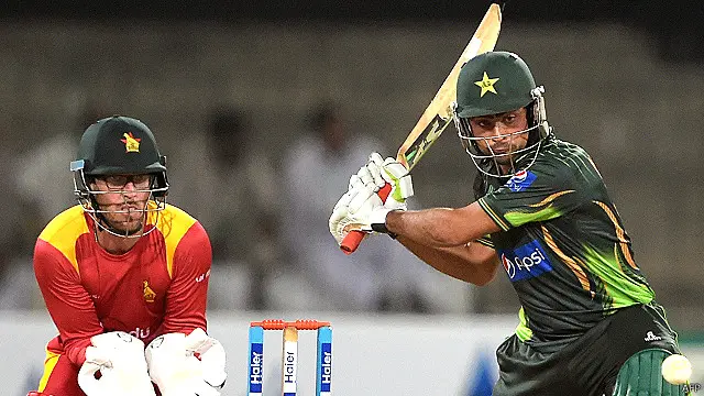  اوپنر احمد شہزاد اور مختار احمد نے جارحانہ بیٹنگ کا آغاز کیا