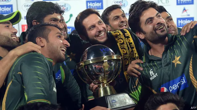 پاکستانی کھلاڑیوں میں سیلفی کا شوق