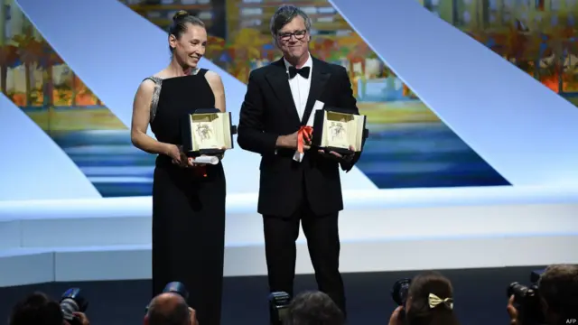 与贝科特并列获得最佳女主角的还有《卡罗尔》（Carol）影片中的鲁妮·玛拉。