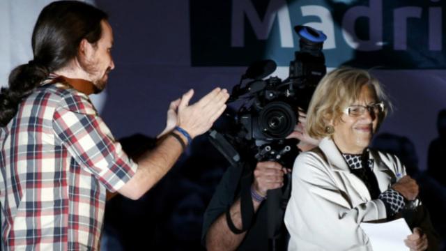 Manuela Carmena vota en las elecciones regionales