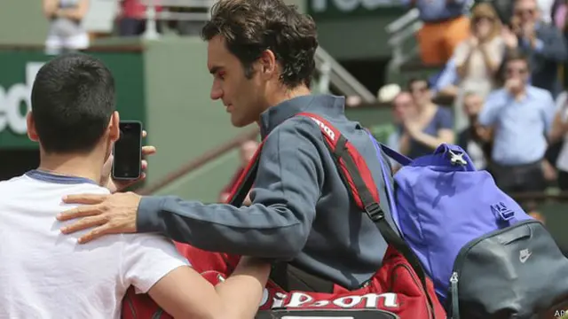 Federer se mostró muy disgustado con que un joven hubiera llegado hasta él en la pista.