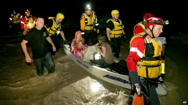 امریکہ کا جنوب مغربی علاقہ بارش اور طوفان کی زد میں ہے اور امدادی کام جاری ہے